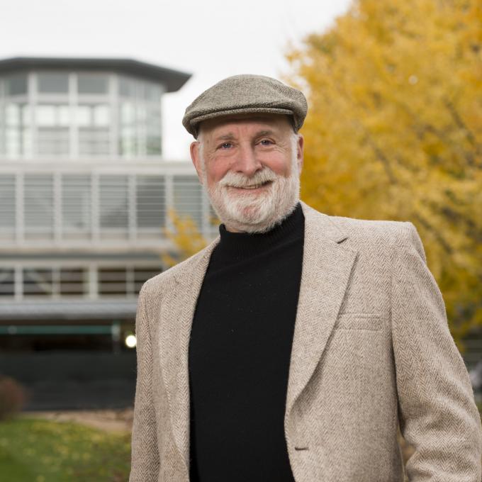 Headshot of ​Henry Schvey​