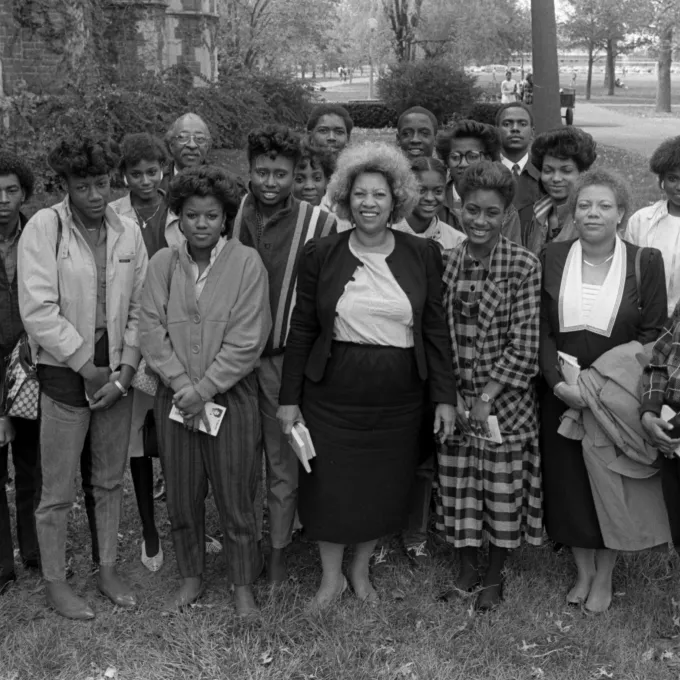 Toni Morrison meets with students and faculty in African and African-American Studies in Arts & Sciences in 1985. (Photo: Washington University Archives)